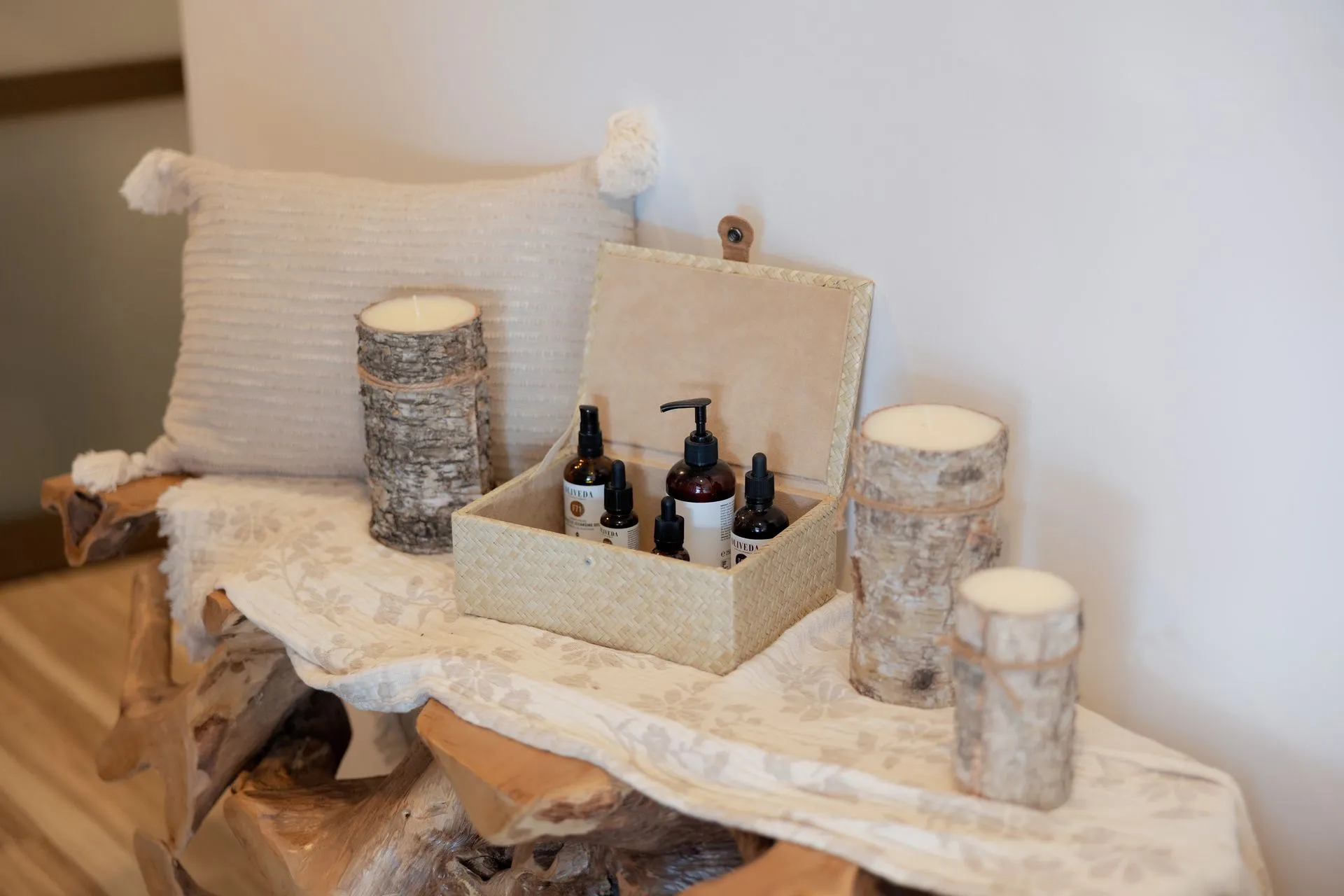 Detalles y productos en el espacio boutique de Oliver Med Spa